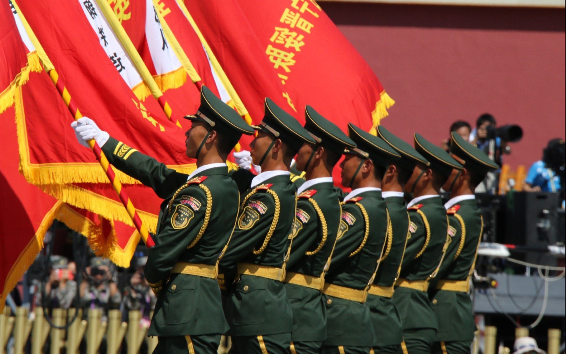 九游游戏中心-荷兰国家队备战友谊赛,冠军大热,荷兰队伍