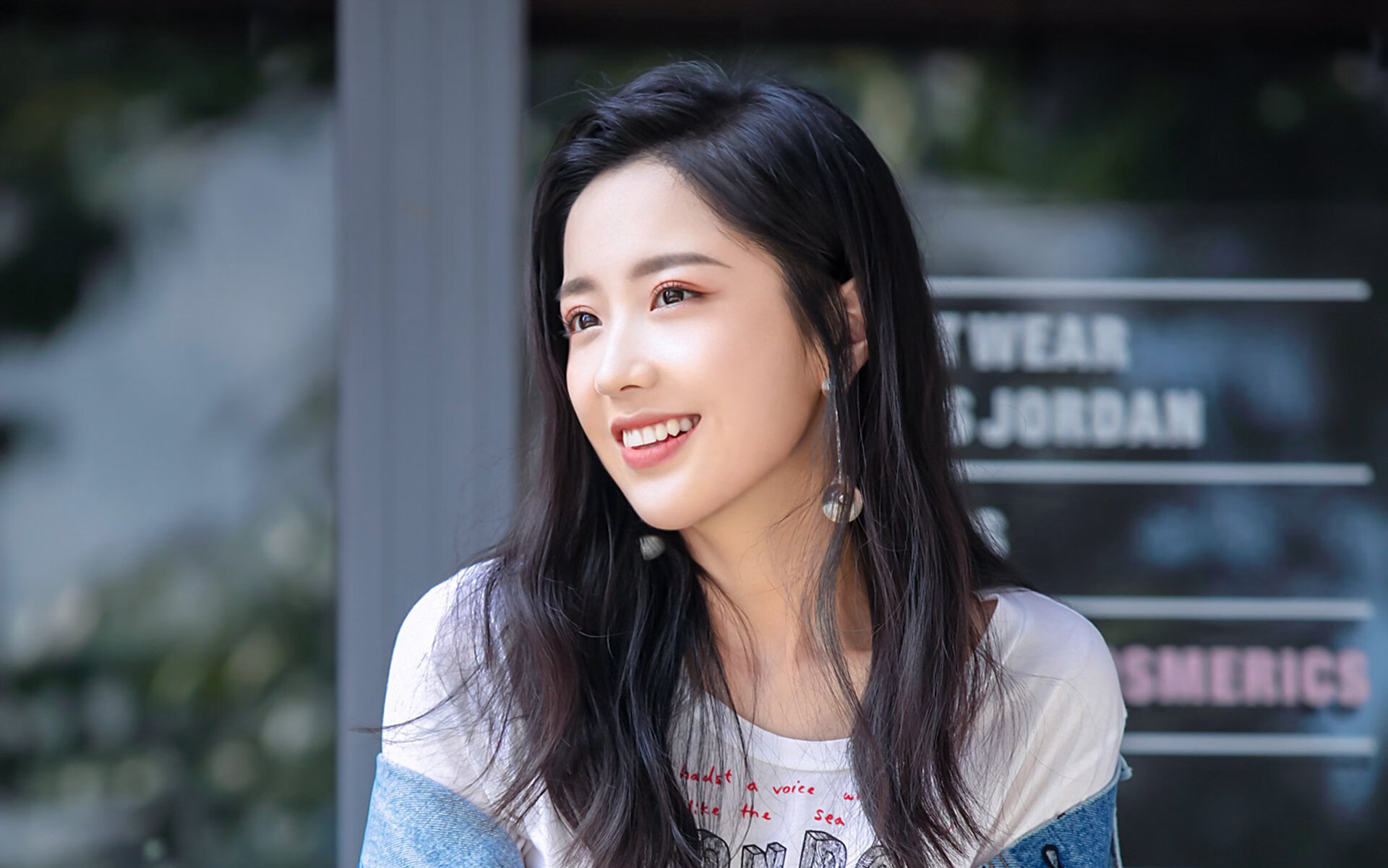 九游9游-防线连续失球，困扰球队备战思考不已，篮球连防是什么